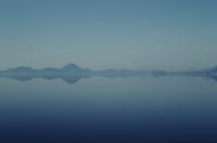Mountain reflection symmetry in lake