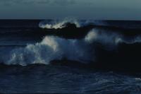 Dramatic surf, North shore