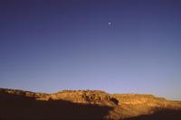 Chaco Canyon : golden light with a single star